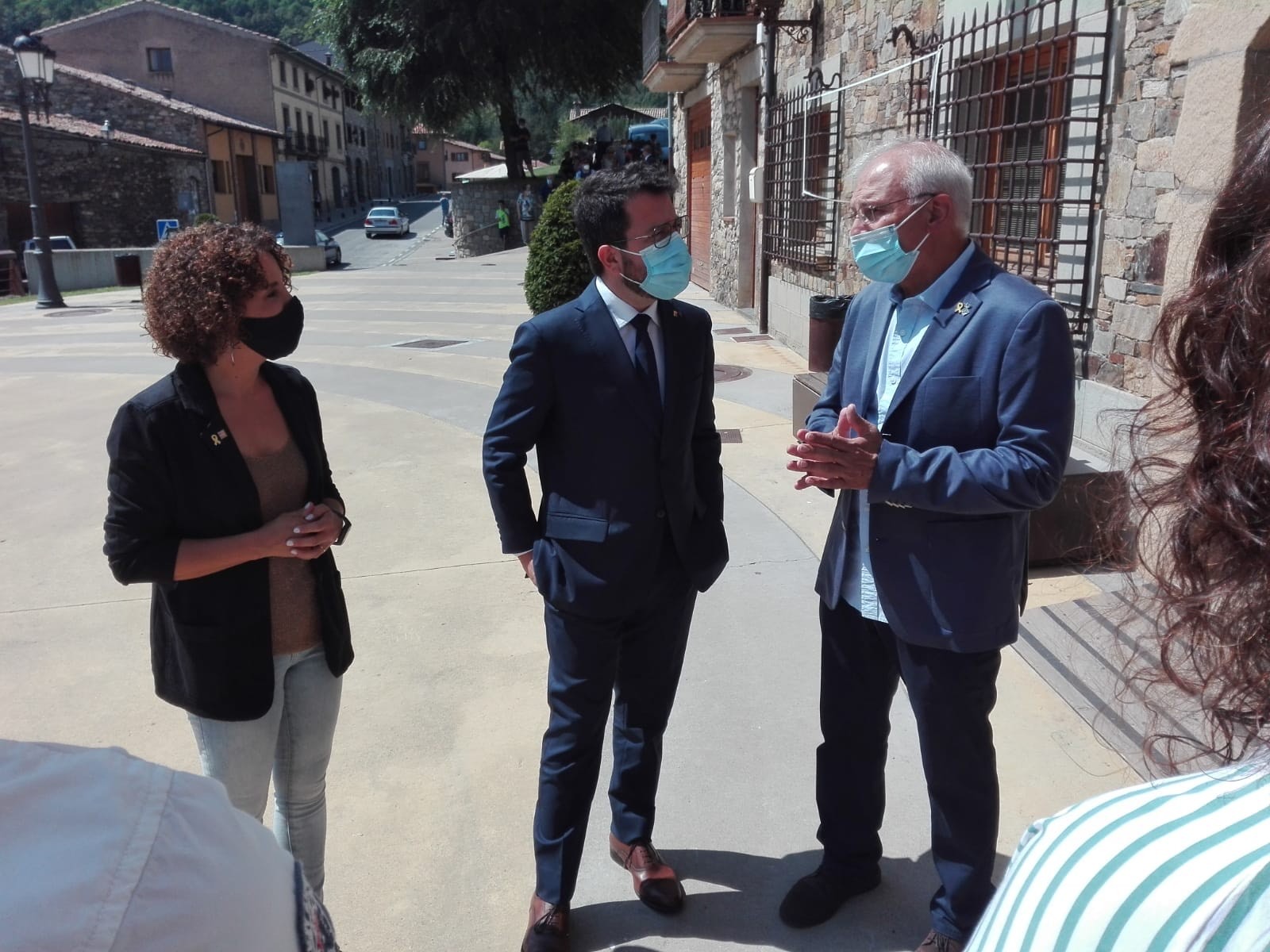Laia Cañigueral, Pere Aragonès i Amadeu Rosell durant la visita a Llanars
