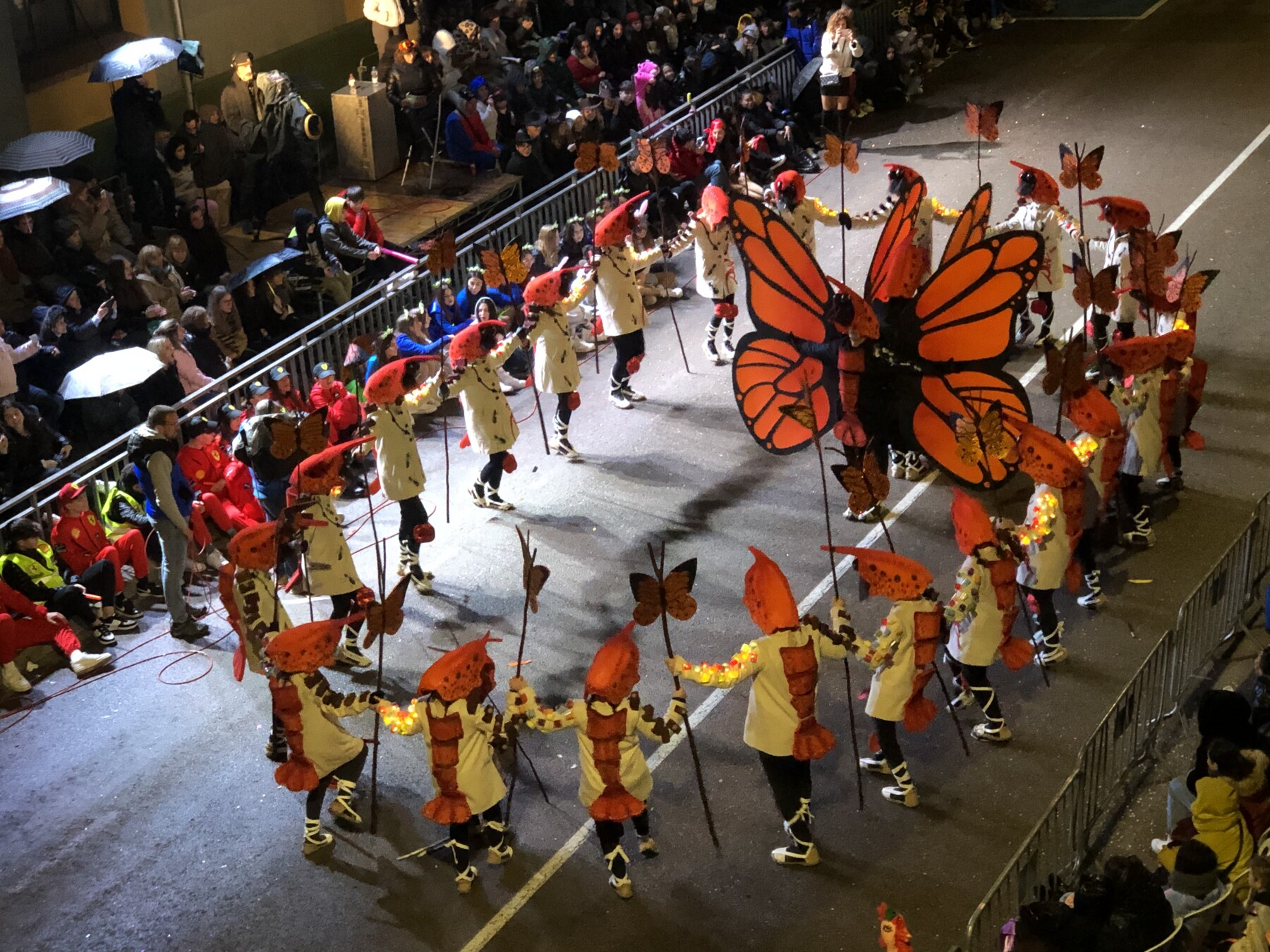 'Els Ninots' van sorprendre al públic ballant una sardana 