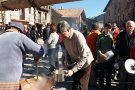 Prop de 200 persones participen a les tradicionals farinetes de Pardines i 140 tiquets venuts per l'escudellada de Queralbs