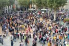Centenars de persones es concentren a la plaça de l'ajuntament de Ripoll