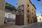 Ripoll assegura un edifici del carrer del Prat per evitar la seva possible caiguda 