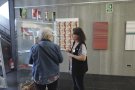 La biblioteca de Ripoll acull una exposició antològica del fons d'Enric Milà 