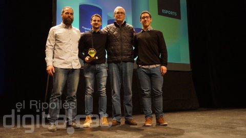 Esports: diversos membres del Ripollès Rugby Club amb el Conseller Delegat de la XAL, Francesc Pena