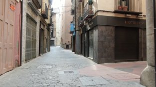 Els carrers de Ripoll sense gent en l'època del tancament