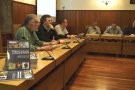 La sala de plens de Camprodon es queda petita en la presentació del llibre de Rocabruna
