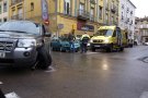 Una topada entre dos vehicles al centre de Ripoll deixa una persona ferida lleu