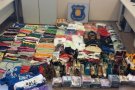 Els Mossos d’Esquadra intervenen més de 1.300 objectes falsificats destinats a la venda ambulant al Baix Penedès