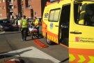 Topada entre un ciclista i un vehicle a la rotonda de la sortida sud de Ripoll