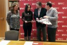Irene Lara rep la primera beca a l'excel·lència universitària Comtal Vila de Ripoll