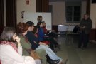 Es presenta 