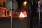 Els bombers van haver d'apagar aquesta matinada un cotxe incendiat a Sant Joan de les Abadesses