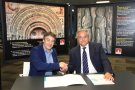 FGC es compromet a promocionar la portalada de Ripoll com a patrimoni mundial