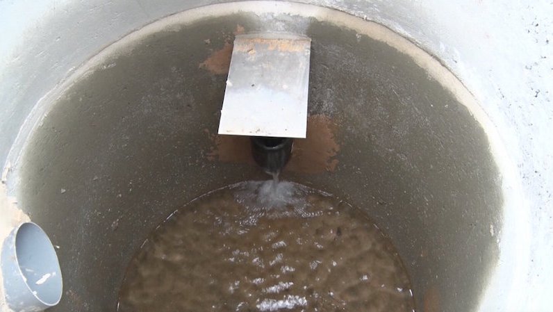 La manca important d'aigua al dipòsit de Favars obre la porta a possibles restriccions