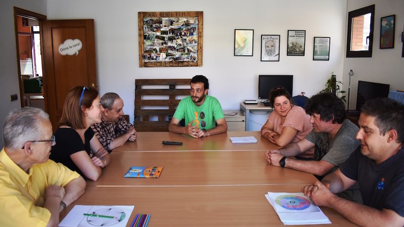 Usuaris i professionals a la nova seu del Servei de Rehabilitació Comunitària a Ripoll