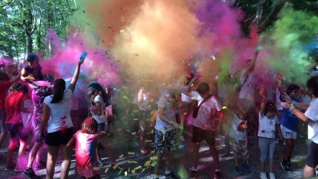 La Festa Holi, un dels actes més multitudinaris de la festa de l'any passat