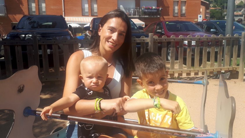 La família Coch-Pulido impulsa una campanya per recptar fons per la malaltia minoritària del seu fill