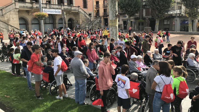 La plaça de l'Ajuntament ha estat el punt de sortida de la caminada