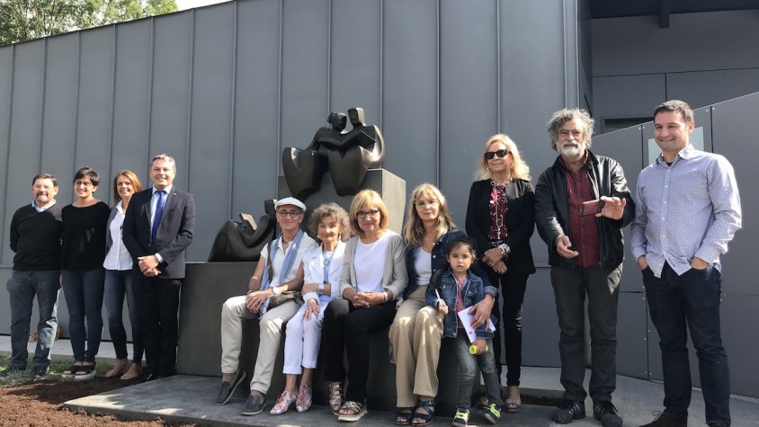 La nova escultura és a l'entrada del centre