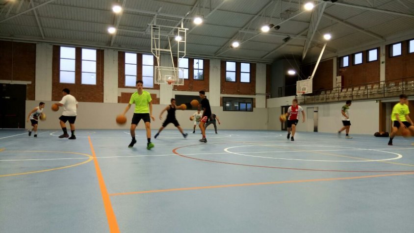 El primer entrenament a la pista del nou pavelló Mercè Guix de Campdevànol