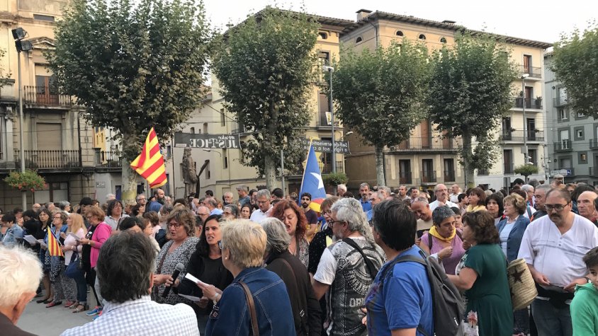 Les places dels ajuntaments seran escenari de concentracions aquest vespre