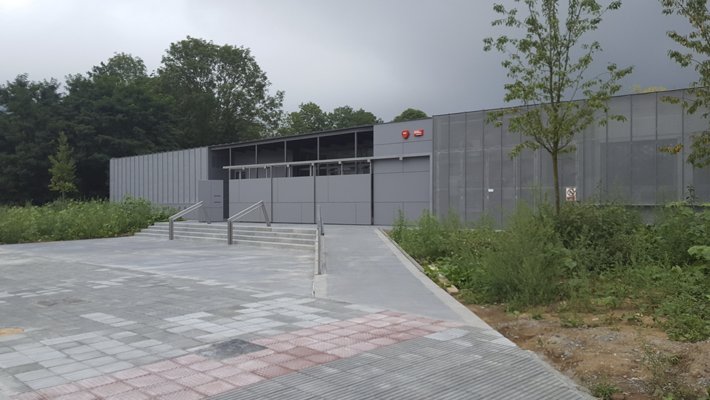 Façana del nou centre de secundària a la Coromina del Bac