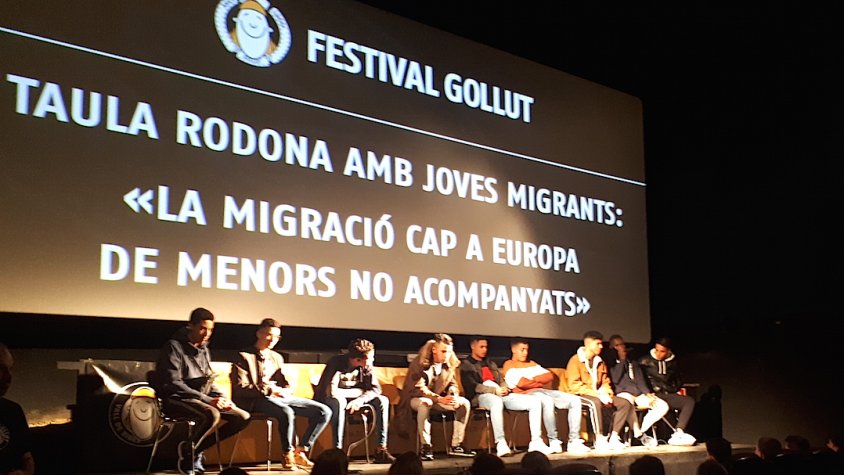 Taula rodona amb 9 MENAS que van explicar la seva experiència colpidora