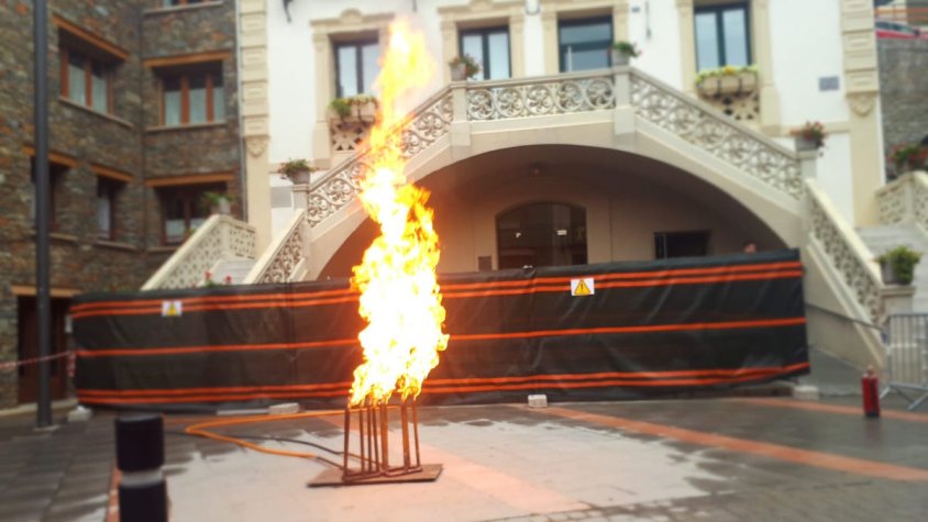 Treballs en una fuita de gas a Ribes de Freser