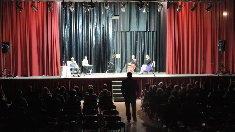L'estrena va tenir lloc a la Sala Diagonal del Campdevànol