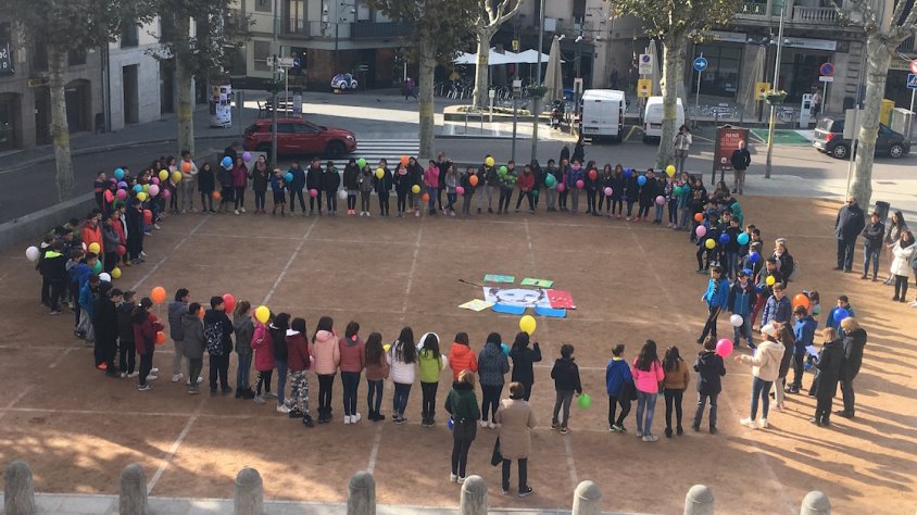 Enlairada de globus amb els desitjos dels infants