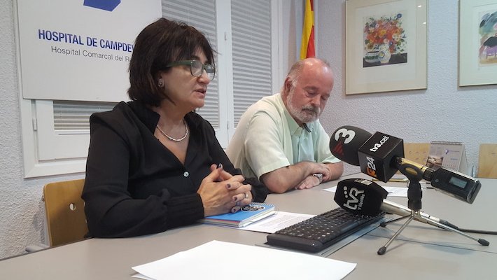 Roda de premsa, aquest dimarts, a l'Hospital de Campdevànol per explicar l'estat del servei de pediatria al Ripollès
