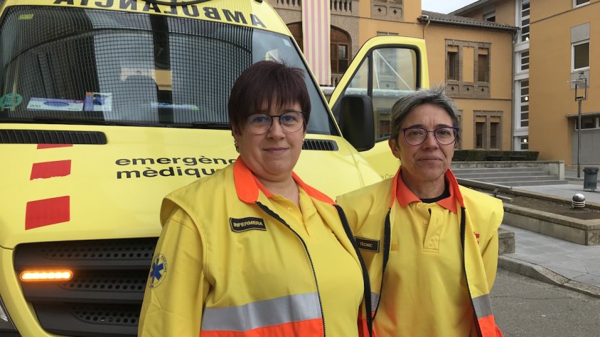 Núria Darné i Núria Perpinyà, infermera i tècnica de la Unitat de Suport Vital Intermedi del SEM a l'Hospital de Campdevànol