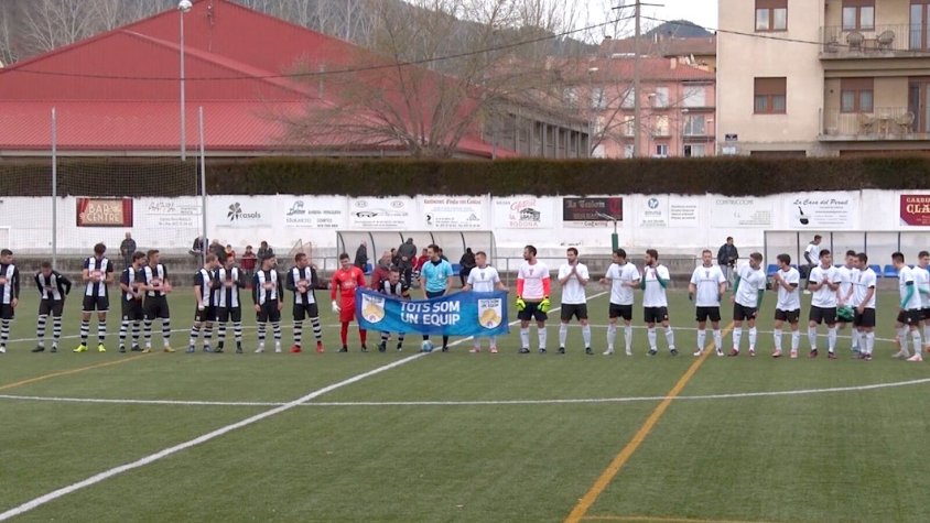 Gran ambient en el derbi ripollès de Tercera Catalana