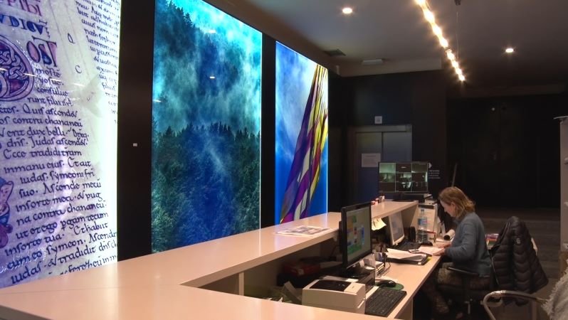 Virtu Cuadros a l'oficina de turisme de Ripoll