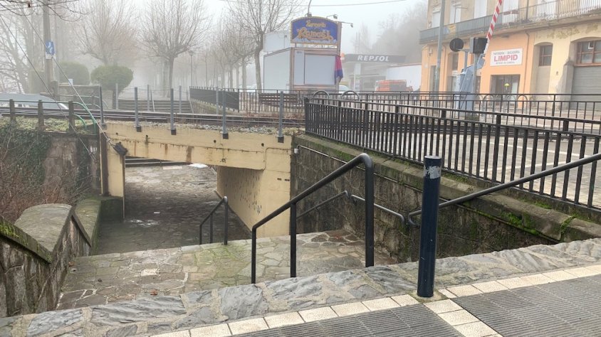 El pas a nivell del passeig Ragull de Ripoll