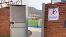Mesures de seguretat al camp de futbol de Ripoll perquè la gent hi entra quan està tancat