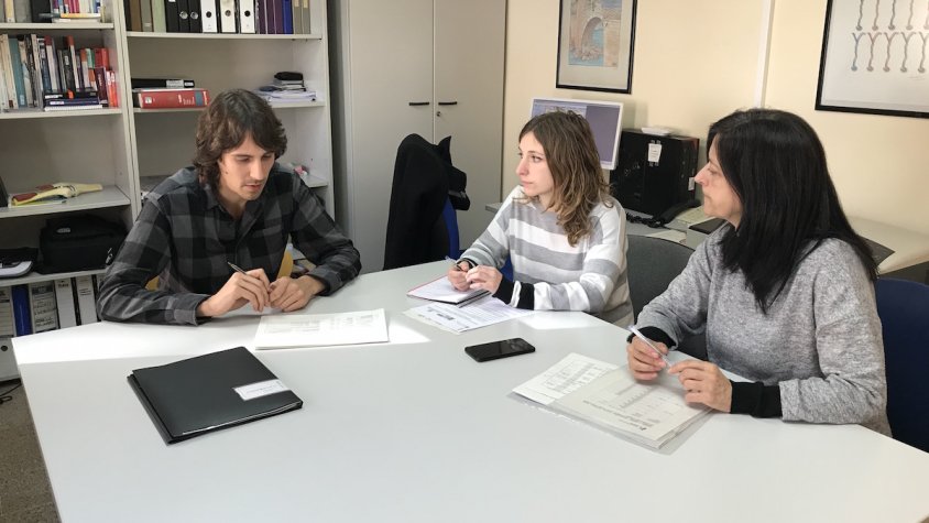 Una reunió de col·laboració entre treball social i àmbit sanitari al CAP de Camprodon