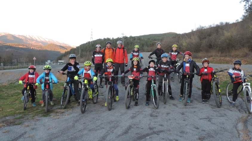 Els integrants de l'escola de ciclisme de Ripoll