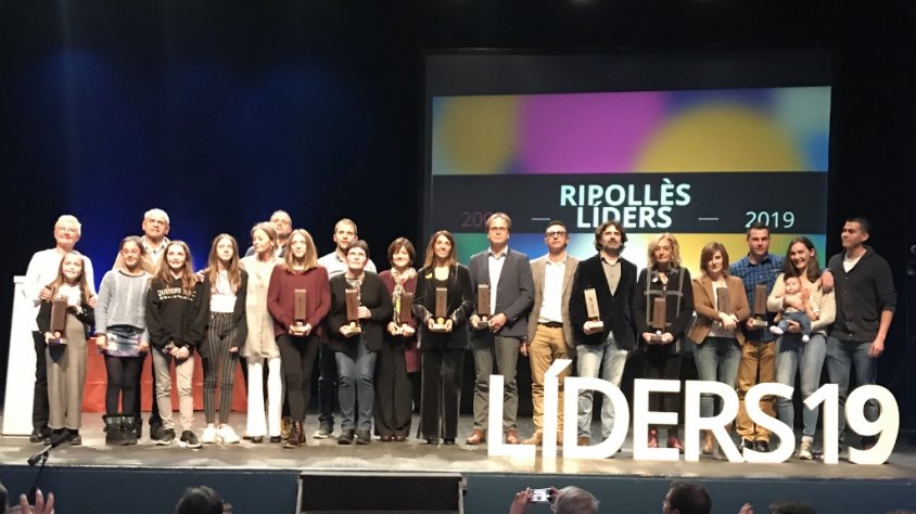 Foto de família de tots els premiats dels Ripollès Líders 2019
