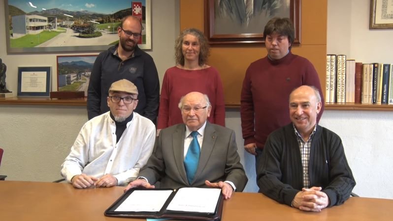 La signatura de l'acord va tenir lloc dissabte, a la seu de la FES