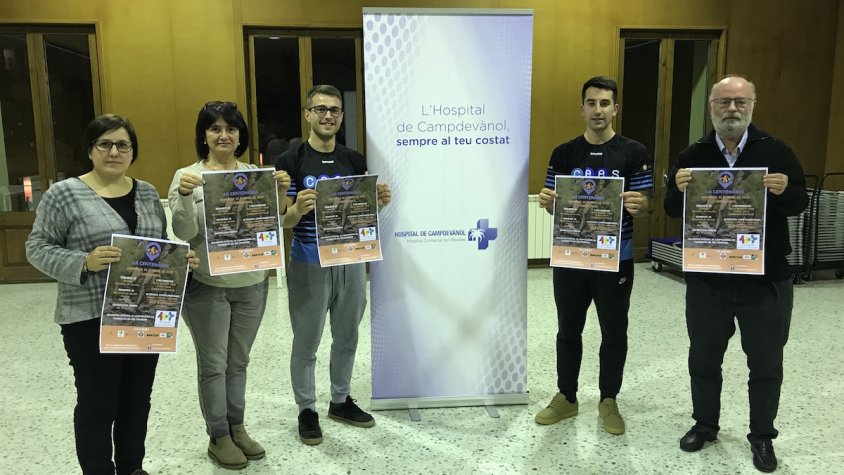 Presentació de la Centenària per part dels dos estudiants