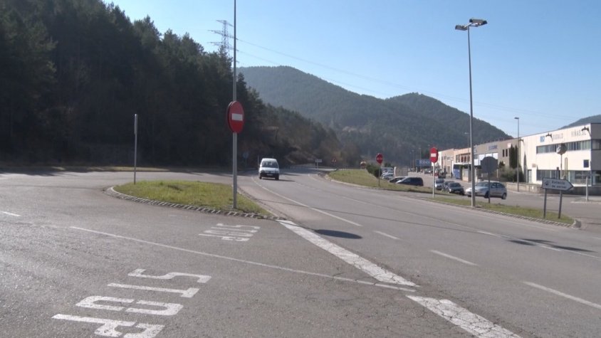 Els cotxes agafen molta velocitat a la ronda Mas d'en Bosch