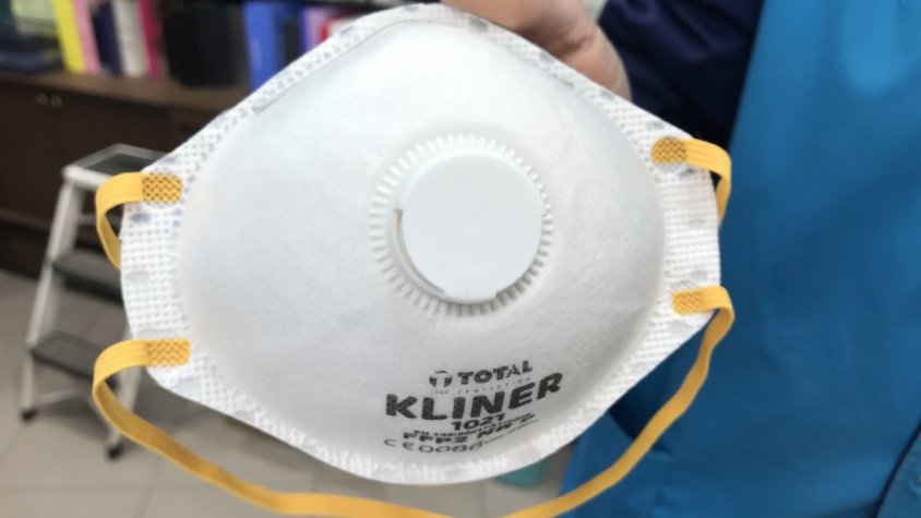 Una de les poques mascaretes que els queden a la Drogueria Roig