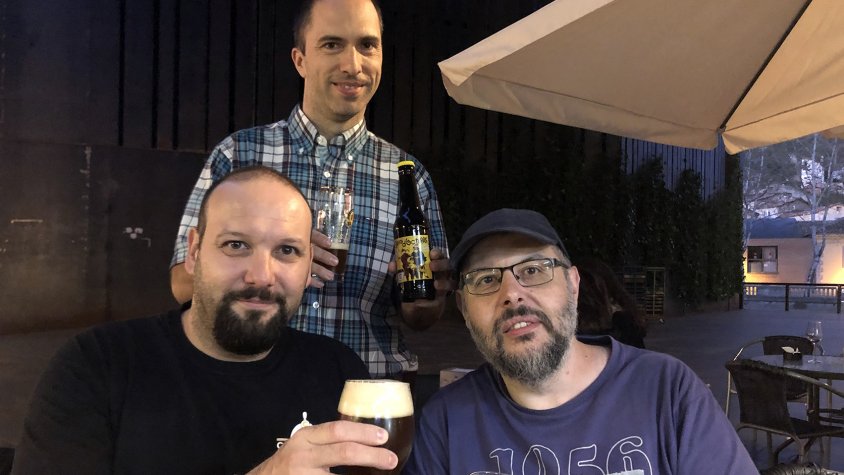 La cervesa 'Sang d'octubre' es va presentar al Bar La Lira de Ripoll