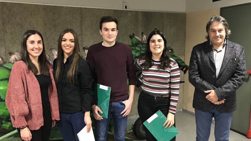 Els tres premiats amb Maria Romero i l'alcalde Jordi Munell