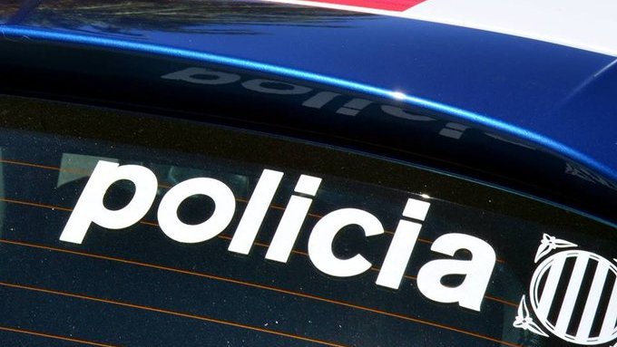 Els Mossos vetllen perquè la gent compleixi el confinament