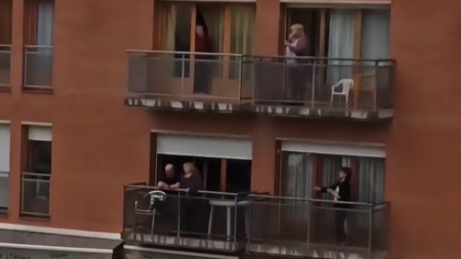 La Dansa de Campdevànol ha fet sortir la gent als balcons