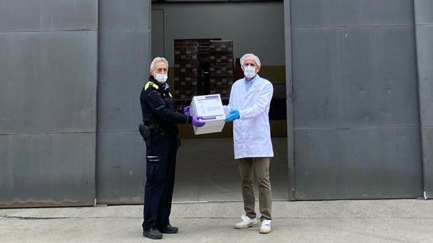 Les empreses fabriquen i donen material sanitari a l'Hospital