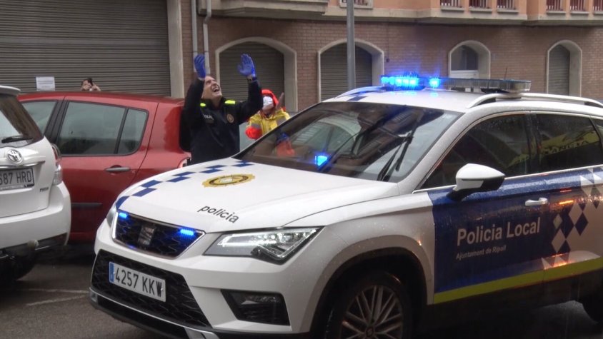 La felicitació de la policia local a un nen, aquest dimecres