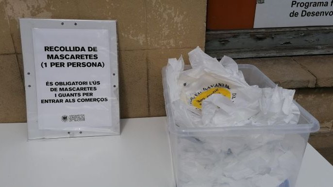 Parada amb mascaretes per repartir a Sant Joan, aquest divendres