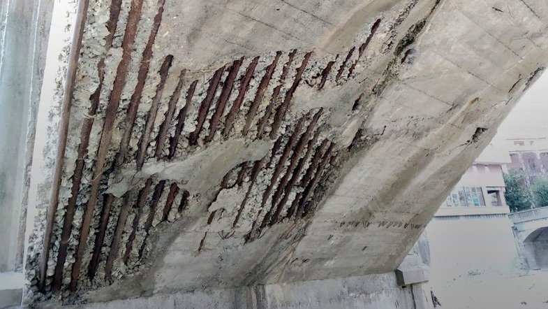 Estat actual del pont del tren a Ripoll